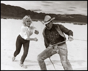 MARILYN-MONROE-AND-CLARK-GABLE-IN-A-SCENE-FROM-THE-MISFITS-NEVADA-1960-II-1-C30420